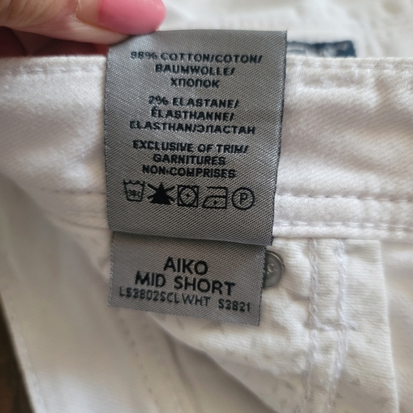 SILVER Jeans Co Distressed Aiko Mid Shorts Size 31 in White - Picture 12 of 16